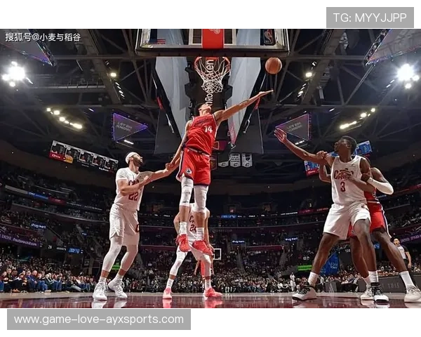 快船球队内线拼抢成比赛焦点